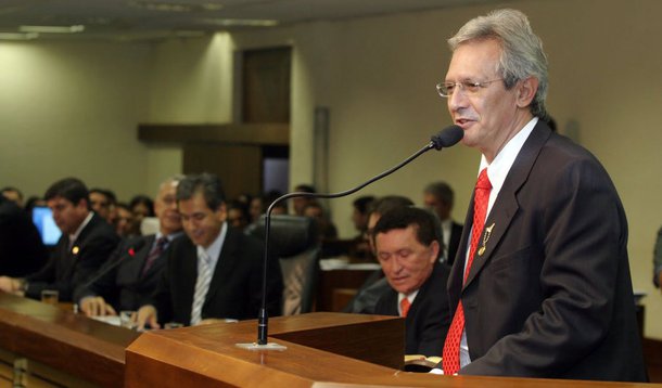 Neste sábado 15, diversas cidades programam novas edições da Marcha contra Corrupção; os eventos são engrossados pela militância tucana contra o governo da presidente Dilma Rousseff (PT); o deputado distrital eleito Raimundo Ribeiro (PSDB-DF) é um dos que têm mobilizado seus eleitores e aliados para a marcha de Brasília, e está à frente de uma coleta de assinaturas para apresentar um pedido de impeachment contra Dilma; PSDB diz não ter participação institucional nas ações