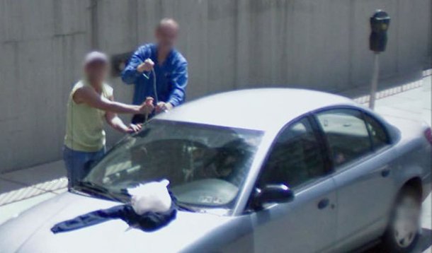 A Secretaria de Segurança Pública divulgou balanço apontando uma redução no número de homicídios na ordem de 2,7% no Distrito Federal em 2014, na comparação com o ano anterior; já o número de roubos a veículos aumentou 69,1%, ao passar de passou de 4.214 casos, em 2013, para 7.124, no ano passado; o índice de roubos a transeuntes também cresceu em 61,9%, favorecido pelo uso de celulares e smartphones