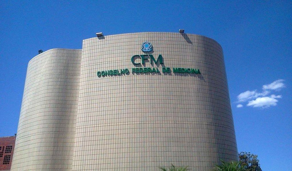 Conselho Federal de Medicina (CFM) apresenta o balanço das fiscalizações realizadas pelos Conselho Regionais de Medicina em postos de saúde da rede pública durante o segundo semestre de 2014; segundo CFM, unidades básicas e postos da Saúde da Família têm instalações precárias, más condições de higiene e conservação dos prédios, e falta de equipamentos e insumos básicos