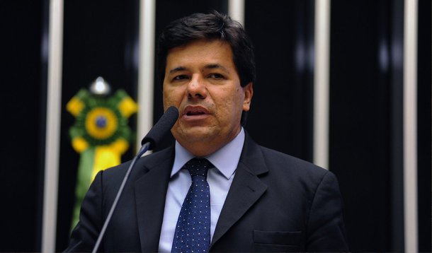 Segundo o líder do DEM na Câmara, Mendonça Filho, a obstrução é para pressionar pela votação do veto ao reajuste de 6,5% da tabela do Imposto de Renda; “Vamos obstruir porque houve claramente manobra do governo para impedir a votação dessa proposta”, disse; segundo o deputado, esse veto começa a trancar a pauta amanhã (4) e, por isso, o governo fez uma manobra para apreciar hoje os outros vetos e até mesmo tentar votar o Orçamento Geral da União deste ano