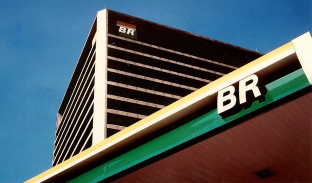 As vendas da Petrobras Distribuidora (BR) somaram 57,38 bilhões de litros comercializados em 2014, com expansão de 6,9% em comparação ao ano anterior; a subsidiária da Petrobras informou nesta terça (13) que o resultado ficou acima da evolução do segmento, que foi 5,6%; os maiores aumentos foram observados no óleo combustível (30,5%), etanol (11,2%), asfaltos (8,7%), gasolinas (8,4%) e lubrificantes (7,6%); oleo diesel e produtos de aviação tiveram altas mais modestas, de 2,8% e 1,5%, respectivamente
