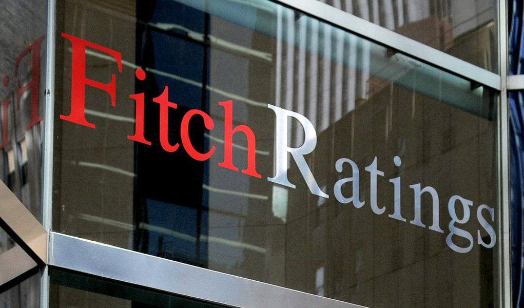 A agência de classificação de risco Fitch Ratings manteve inalteradas as notas de risco das instituições financeiras do Brasil; apesar disto, a agência destaca que "acredita que a lucratividade do setor diminuirá em 2015"; a situação, ainda segundo a instituição, é "estável até o momento, mas tempos difíceis estão a caminho"