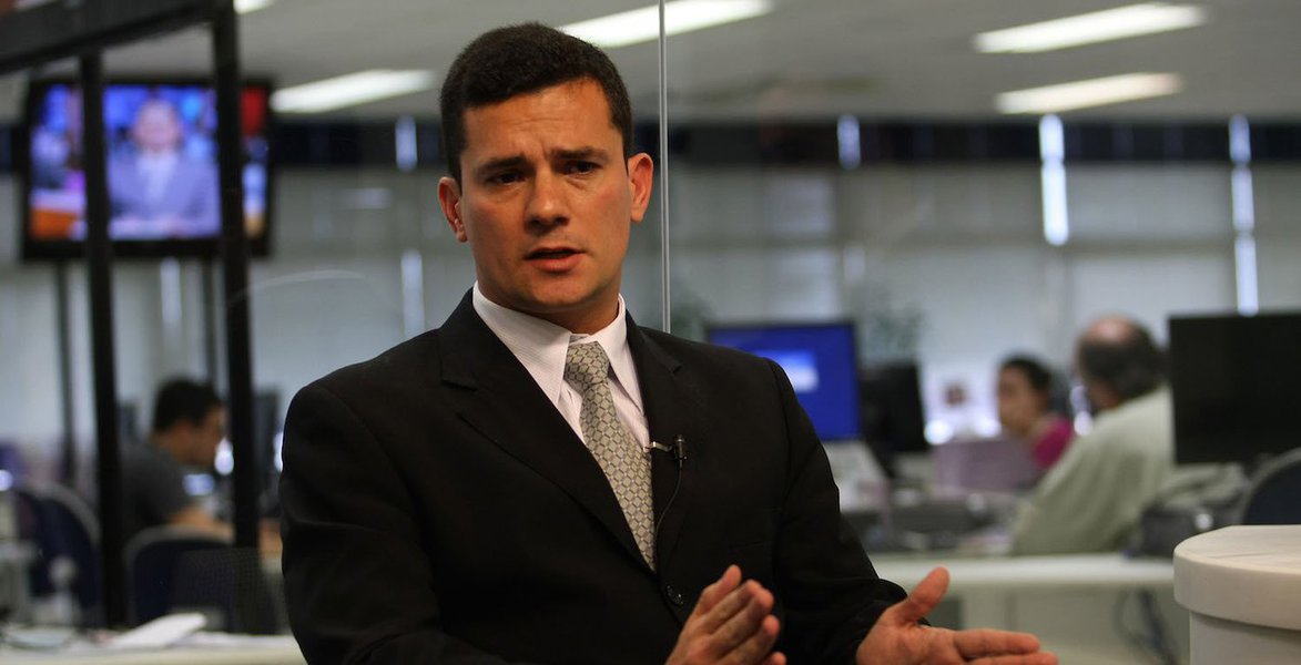 Juiz Sérgio Moro, da 13ª Vara Federal em Curitiba, concedeu nesta terça-feira 11 prazo de dez dias para o Ministério Público Federal (MPF) e os advogados dos réus apresentem as alegações finais na principal ação penal oriunda da Operação Lava Jato, da Polícia Federal. Com a decisão, a fase de depoimentos foi encerrada e as sentenças dos acusados serão proferidas após as manifestações