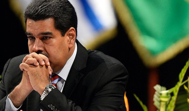 Em viagem para discutir queda do preço do petróleo, presidente da Venezuela, Nicolas Maduro, pode ser impedido de retornar ao poder; segundo o jornal El Nuevo Herald, comandantes militares e forças auxiliares de segurança se reunirão com o PSUV (Partido Socialista Unido da Venezuela, atualmente no poder) para articular a intervenção 