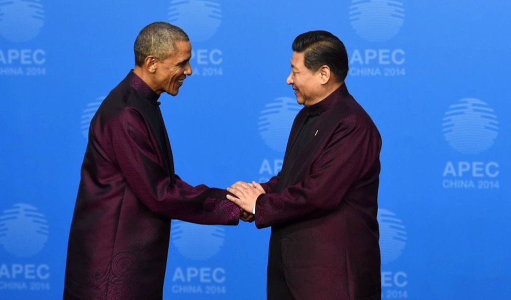 Barack Obama e o presidente chinês Xi Jinping acertaram a ampliação da redução de tarifas de uma gama de produtos de tecnologia, que deve render um total de US$ 1 trilhão, segundo Michael Froman, representante comercial do governo norte-americano; eles também acordaram a ampliação da validade dos vistos entre os dois países
 