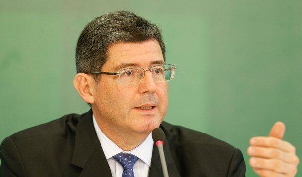 Com o objetivo de garantir a aprovação das medidas de ajuste fiscal pelo Congresso, o ministro da Fazenda, Joaquim Levy, se reunirá com a cúpula do PMDB na próxima segunda (23) para assumir as negociações em torno das medidas para garantir o corte de gastos desejado pelo governo; ele jantará com os presidentes da Câmara, Eduardo Cunha (RJ), e do Senado, Renan Calheiros (AL), no Palácio do Jaburu, residência oficial do vice-presidente da República, Michel Temer