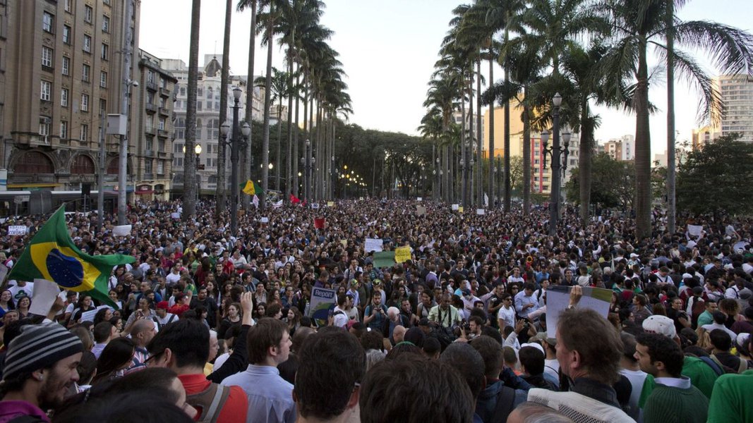 A hora é essa: da união de movimentos sociais organizados, religiosos, partidos, sindicatos, intelectuais, e a sociedade em geral em torno de uma agenda social progressista