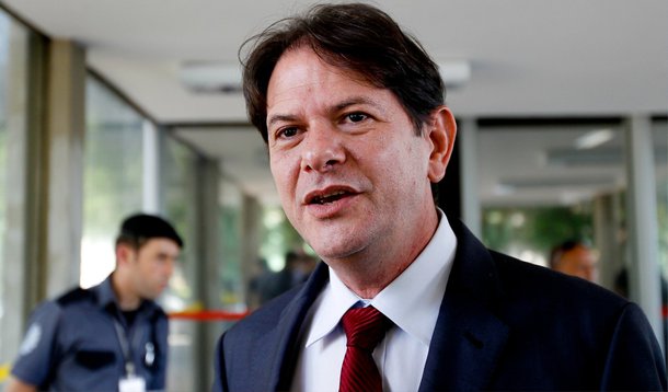 O ministro da Educação, Cid Gomes, disse nesta sexta-feira, no Recife, que nenhum programa da pasta será afetado com o corte orçamentário de R$ 7 bilhões no ministério; "Os gastos de custeio no funcionamento da máquina precisam ser reduzidos", ressaltou