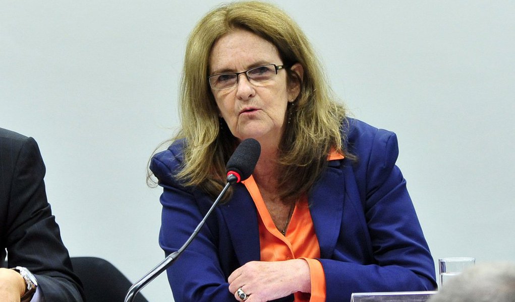Pela quinta vez no Congresso para prestar depoimento sobre a Petrobras, a ex-presidente da estatal disse hoje à CPI que o esquema era algo externo à empresa; Graça Foster também disse que o TCU melhorou a gestão da empresa, mas quem descobriu a corrupção foi a polícia; segundo ela, as perdas de R$ 88 bilhões da Petrobras, registradas no balanço apresentado em janeiro, não foram causadas por corrupção