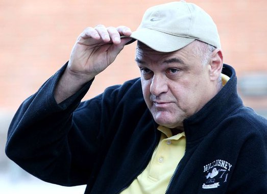 Quem não sabe, graças a Deus, o que é ter um tumor maligno no cérebro, que atire tantas pedras neste bom homem, hoje atormentado e talvez condenado