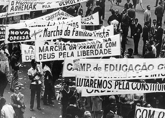 Ontem assistimos o remake de um roteiro sobejamente conhecido, o roteiro do golpe de 1964, com os requintes do século XXI