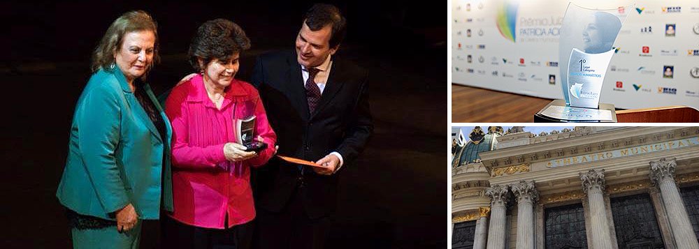 A cerimônia de entrega do Prêmio Patrícia Acioli foi realizada no Theatro Municipal, no centro do Rio. Ele foi criado em 2012, um ano depois da morte da juíza, que trabalhava na 4ª Vara Criminal de São Gonçalo; Patrícia Acioli foi assassinada quando chegava em casa em Piratininga, Niterói, região metropolitana do Rio, dias depois de ter decretado a prisão de oito policiais militares por suposto envolvimento com o crime organizado