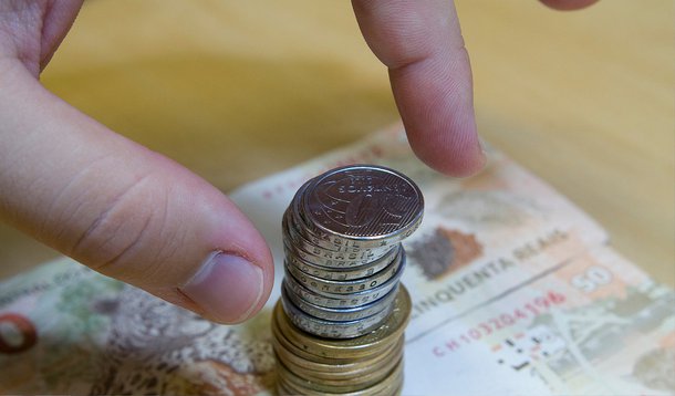 Pela quinta vez seguida, o Banco Central reajustou os juros básicos da economia; por unanimidade, o Comitê de Política Monetária (Copom) aumentou nesta quarta (29) a taxa Selic em 0,5 ponto percentual, para 13,25% ao ano; o órgão manteve o ritmo do aperto monetário; o Banco Central informou que o aumento levou em conta as condições atuais da economia e dos preços