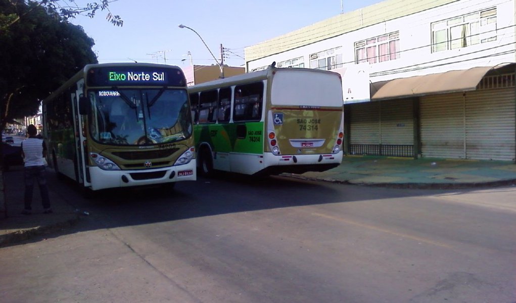 Rodoviários da Marechal suspenderam a greve por atrasos salariais e voltaram a rodar em sete regiões administrativas do Distrito Federal depois de serem pagos; segundo a autarquia, foram pagos à Marechal R$ 3,528 milhões; enquanto a Pioneira recebeu R$ 3,564 milhões; a Pioneira disse, no entanto, que a verba não é o suficiente para pagar os funcionários; DFTrans afirmou que o valor é suficiente e que as dívidas são de contratos irregulares feitos no último ano