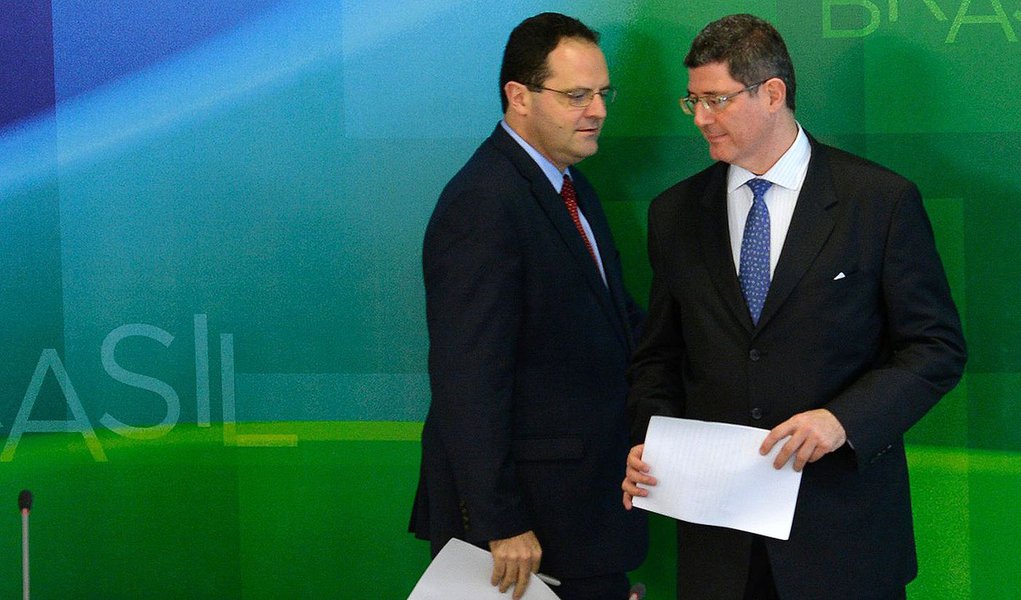 Nova equipe econômica, liderada por Joaquim Levy e Nelson Barbosa, já listou as medidas para ajustar as contas públicas em 2015; entre elas, estão a volta da Cide (um imposto sobre os combustíveis), o aumento da alíquota do PIS/Cofins sobre importados e mudanças na tributação de cosméticos, além de redução de gastos com seguro-desemprego, abono salarial e pensão por morte ou invalidez; a segunda etapa do ajuste contemplará o bloqueio de verbas orçamentárias – o que poderá levar o ajuste a R$ 100 bilhões