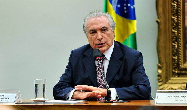 Vice-presidente da República, Michel Temer minimizou qualquer mal-estar provocado pela divergência entre os presidentes da Câmara, Eduardo Cunha, e do Senado, Renan Calheiros, sobre a votação da Lei da Terceirização; projeto foi aprovado pelos deputados e depende agora da aprovação dos senadores; Renan antecipou que é contrário à proposta; "O Legislativo é um lugar de conflito nas mais variadas matérias. Muitas vezes, há certa divergência entre presidente da Câmara e do Senado. Mas isso se decide na votação", disse Temer