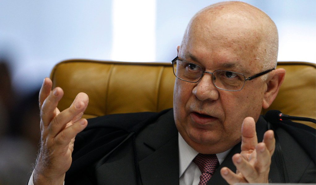 Ministro Teori Zavascki, do STF, rejeitou nesta sexta (12) pedidos de liberdade feitos por executivos das empreiteiras Enegevix, Camargo Correa, Galvão Engenharia, OAS e UTC; também foi vetado o habeas corpus a Fernando Baiano; ministro negou o pedido de liberdade feito pela defesa de Ricardo Pessoa, sócio da UTC Engenharia, apontado como o coordenador do cartel de empreiteiras que atuava em licitações de obras da estatal
 