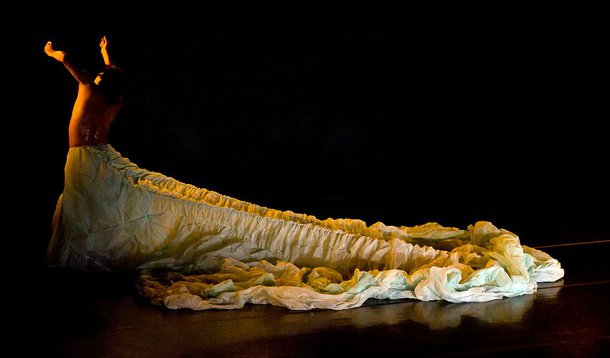 Treze companhias de dança da Colômbia, do México, da Costa Rica, Bolívia, do Paraguai, Uruguai e da Venezuela se apresentam em São Paulo no mês de dezembro na Dança à Deriva - 2ª Mostra Latino-Americana de Dança Contemporânea