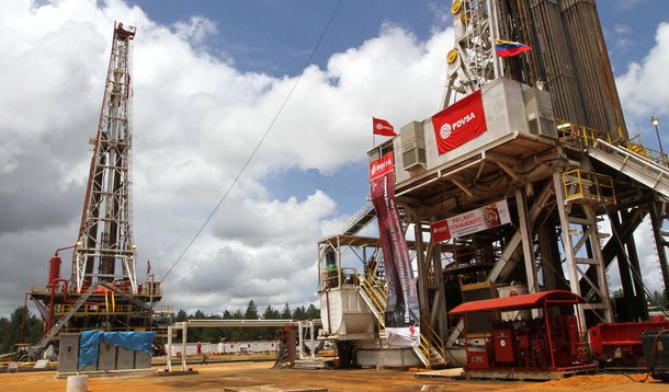 As instalações da companhia venezuelana de petróleo PDVSA localizadas no estado de Monagas foram invadidas por um grupo armado que provocou um vazamento de gás e óleo quando tentavam afetar o sistema elétrico; a PDVSA classificou o ataque como um "ato de sabotagem terrorista"; "Se não tivessem atuado a tempo, sendo esta área a fonte de gás mais importante do país, podia ocorrer um sério impacto na geração elétrica a gás", disse a estatal