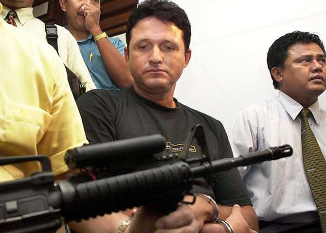 Para ajudar a entender o desprezo do governo da Indonésia pelos direitos humanos, ao executar um traficante brasileiro, vale a pena visitar um trecho da história recente daquele país, feita de sangue, suor e lágrimas