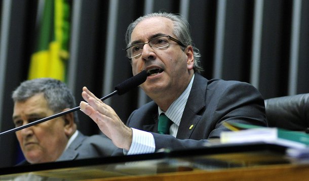 "A coalizão está no CTI. (...) Acho muito pouco provável que você consiga manter qualquer tipo de coalizão com o PT na próxima eleição", disse o presidente da Câmara; Eduardo Cunha não poupou críticas à presidente Dilma Rousseff; "A presidente, no seu primeiro pronunciamento após a reeleição, disse que a prioridade era a reforma política, citando o plebiscito. E o que fizeram esses agentes que defenderam a reforma política? Se esconderam na hora de votar", disparou