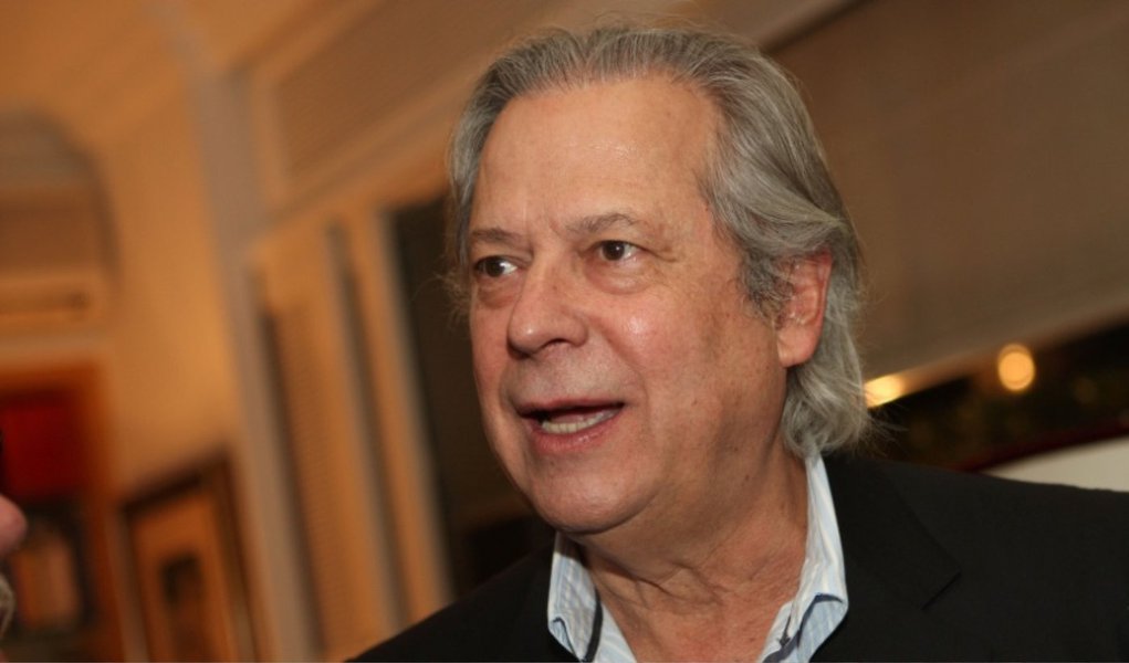 Defesa do ex-ministro, que atualmente cumpre pena em regime semiaberto, saindo da prisão para trabalhar durante o dia, em Brasília, protocolou nesta segunda-feira 20 pedido no Supremo para cumprir o restante da pena de 7 anos e 11 meses em regime domiciliar; até o momento, ele passou 11 meses e seis dias na Penitenciária da Papuda, sendo quase oito meses em regime fechado, uma vez que não tinha autorização da Justiça para trabalhar