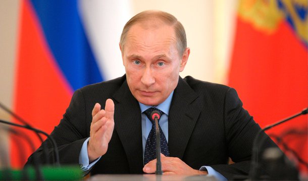 Presidente da Rússia, Vladimir Putin disse que a tomada de Crimeia por Moscou corrigiu uma injustiça histórica, segundo reportagem de agência de notícias citando um novo documentário; "Não é porque a Crimeia tem uma importância estratégica na região do Mar Negro. É porque tem elementos de justiça histórica. Eu acredito que nós fizemos a coisa certa e não me arrependo de nada", disse Putin, segundo a agência de notícias RIA, no documentário "O Presidente"