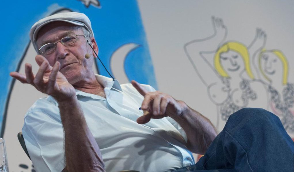 "Substituíram a ditadura militar pela ditadura midiática, a dominação pelo consenso", disse o jornalista e escritor Bernardo Kucinsky, na segunda mesa da Feira Literária Internacional de Paraty neste sábado; irmã e o cunhado de Kucinsky foram presos e mortos pela ditadura e seus corpos continuam desaparecidos; segundo ele, a Comissão Nacional da Verdade não terá resultados concretos, pois os poderosos que apoiaram o Golpe de 64 continuam no poder