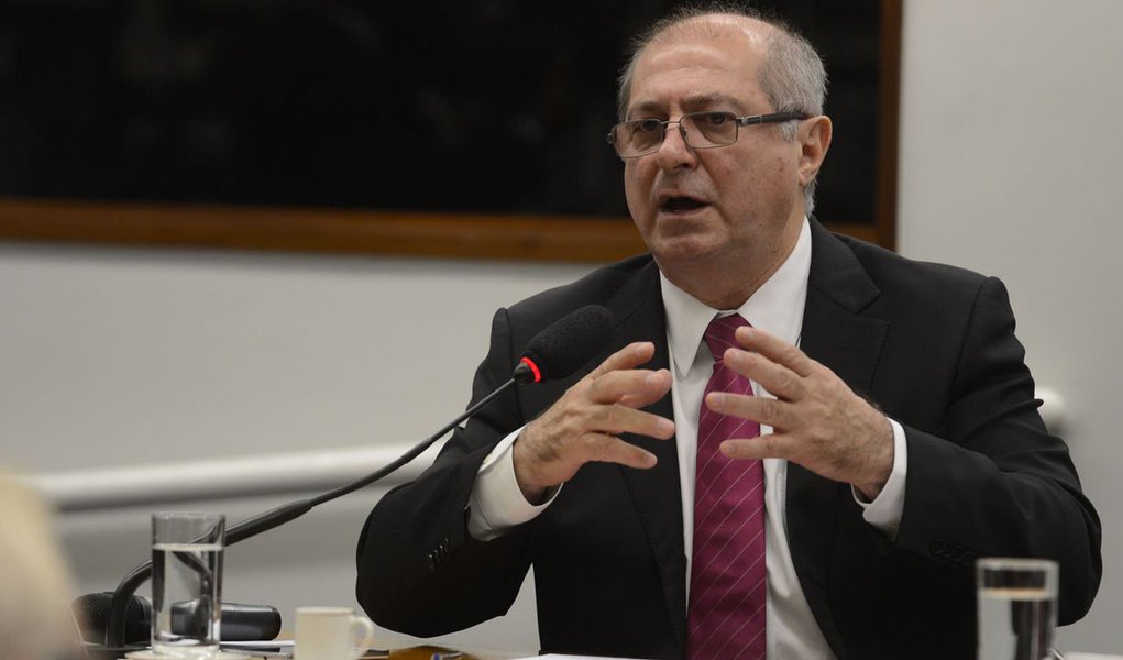 "São duas empresas grandes, e se esse negócio se concretizar, o [grupo] Telefônica/Vivo vai ficar muito forte. É claro que é concentração de mercado, e isso terá que ser avaliado pelo Cade", comentou o ministro das Comunicações, sobre a oferta de compra da GVT pelo Grupo Telefônica/Vivo