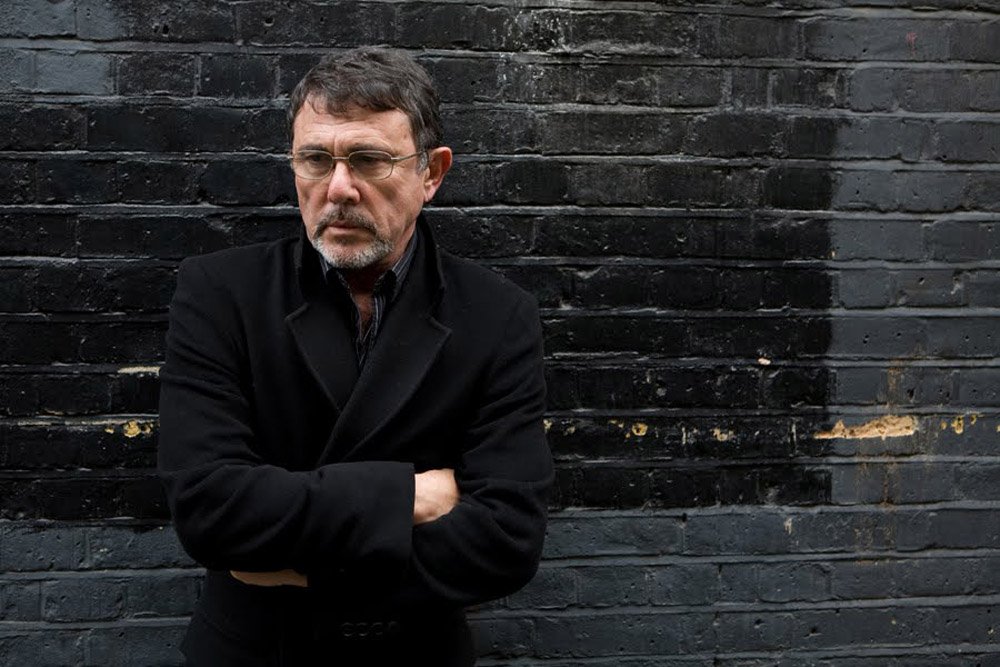 O historiador Shlomo Sand, nascido na Áustria e radicado em Israel desde os primeiros momentos da criação do estado judeu no Oriente Médio, na década de 1940, é uma das figuras mais conhecidas da esquerda israelense; conhecedor profundo do conflito entre judeus e palestinos, Sand diz que a sociedade  israelense está 'radicalizada e racista' demais para resolver seus problemas de dentro para fora e pede que América Latina faça pressão para for fim ao conflito atual, que já deixou mais de mil palestios mortos