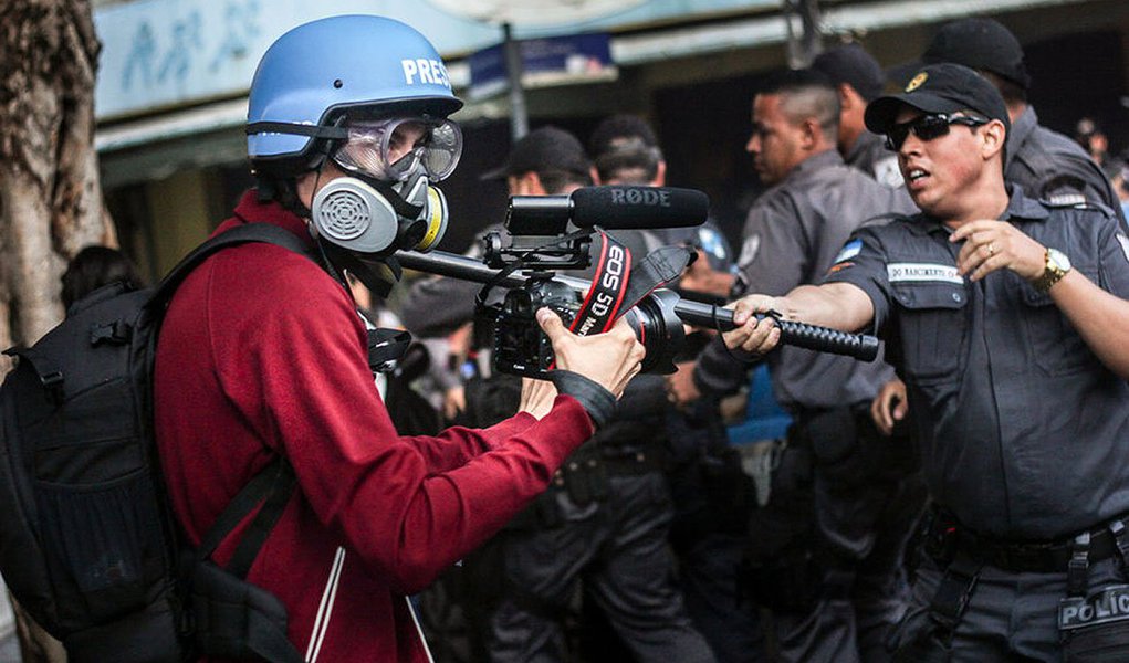 Conta é do Sindicato dos Jornalistas Profissionais do Rio de Janeiro, que afirma que em 80% dos casos a violência foi praticada por policiais; entidade oferece ajuda jurídica e orienta a fazerem registro na delegacia os profissionais agredidos, durante liberação de ativistas do Complexo de Gericinó, em Bangu, Zona Oeste do Rio
