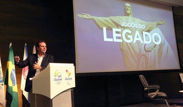 Ministério Público do Rio negou pedido de arquivamento do inquérito que investiga se a família do prefeito do Rio, Eduardo Paes (PMDB), cometeu alguma irregularidade na compra de duas empresas no Panamá, em 2008; conforme denúncia do 247, as empresas offshore Conval Corporation e Vittenau Corporation têm, cada uma, um capital social de US$ 4 milhões (US$ 8 milhões); 5ª Promotoria alegou que não foram encontrados indícios de improbidade administrativa; peemedebista confirmou que seu pai, Valmar Souza Paes, possui uma empresa no exterior