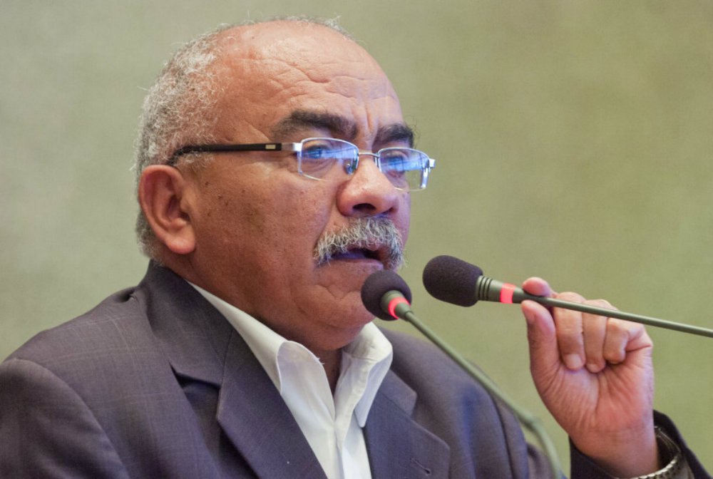 O deputado distrital do PT relatou perplexidade diante da triste coincidência das datas de morte do ex-governador Eduardo Campos, em meio à campanha presidencial, e de seu avô, o célebre político brasileiro Miguel Arraes, ambos falecidos no dia 13 de agosto. Vigilante também se referiu à "dificuldade que se tem de gestar neste país lideranças políticas jovens" na luta pela consolidação da democracia e do fortalecimento do debate de ideias