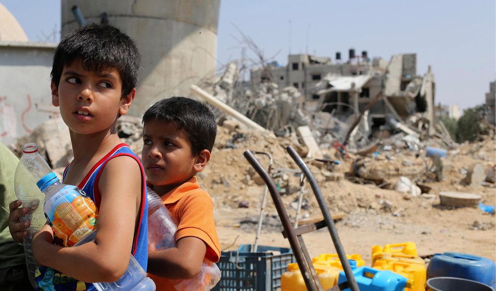 Paralisação nos ataques após mais de um mês de confrontos, nos quais 1.945 palestinos e 67 israelenses foram mortos, deveria expirar à meia-noite (horário local) desta quarta-feira, mas até o momento houve apenas dois incidantes, sem registro de mortes