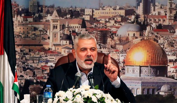 Uma aeronave israelense disparou um míssil contra a casa do líder do Hamas na Faixa de Gaza, Ismail Haniyeh, na terça-feira (horário local), causando danos, mas sem deixar vítimas, disse o Ministério do Interior de Gaza; uma porta-voz militar israelense não tinha informações sobre o incidente; o filho de Haniyeh confirmou o ataque em sua página no Facebook e acrescentou que a casa do ex-primeiro-ministro de Gaza, controlada pelo Hamas, estava vazia