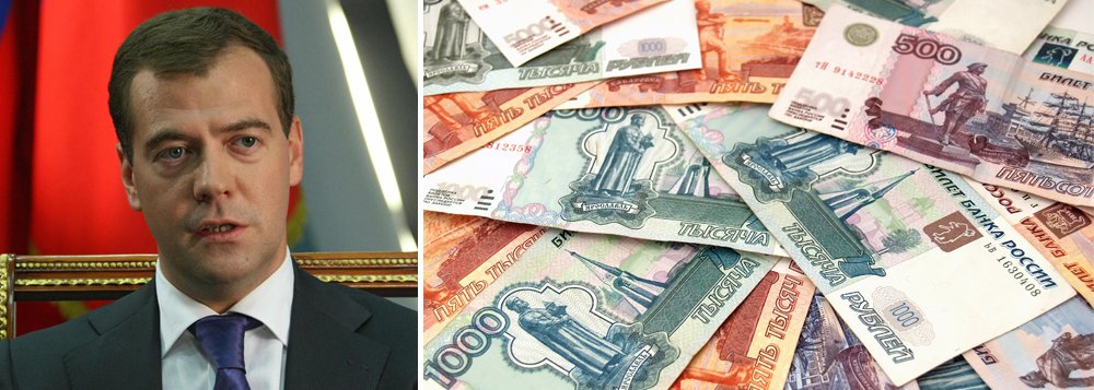 As sanções ocidentais irão levar a Rússia a usar o rublo como moeda para o comércio internacional, afirmou o primeiro-ministro do país, Dmitry Medvedev, em entrevista publicada neste sábado; "Negociação de rublos. Esta é uma prioridade definida", disse Medvedev