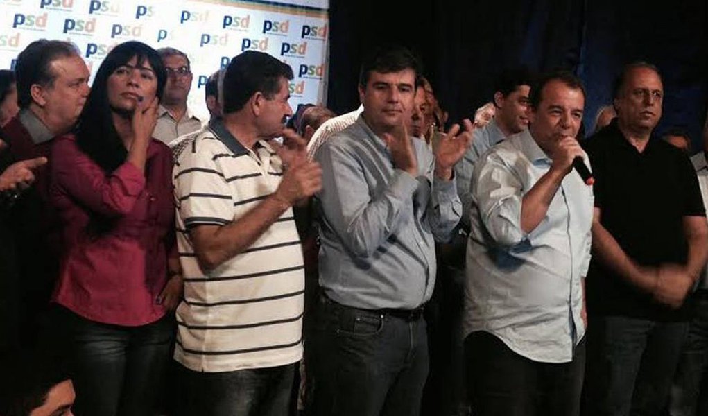 Diretório do partido de Gilberto Kassab confirmou apoio à reeleição do governador Luiz Fernando Pezão (PMDB) e ao pré-candidato tucano à Presidência Aécio Neves; "A gente consolida hoje o Aezão", disse o líder do governo na Alerj, deputado André Corrêa (PSD-RJ); ele também ironizou o acordo feito entre o PT de Lindbergh Farias e o deputado federal Romário (PSB-RJ), correligionário de Eduardo Campos: "é uma suruba geral"; em SP, partido ainda não fechou aliança