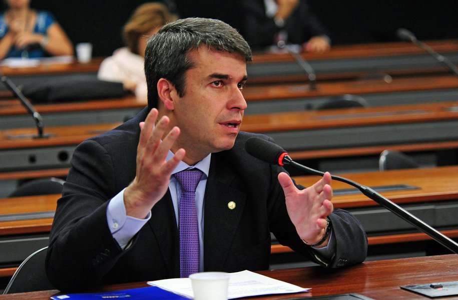 No pedido de abertura de investigação, Janot sugere que o deputado seja investigado por corrupção passiva e lavagem de dinheiro; de acordo com gravações feitas em 2011 pela ex-mulher do deputado, Vanessa Felippe, Bethlem conta que tinha uma receita de R$ 100 mil por mês, dos quais “em torno de uns R$ 65 mil a R$ 70 mil” eram resultado de convênios com uma ONG que fazia o cadastro de famílias em programas sociais