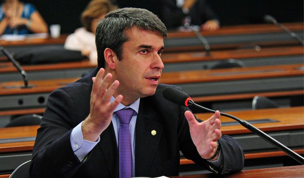 Depois do PPS, partido deverá protolar representação na Câmara na terça-feira 5; deputado Rodrigo Bethlem (PMDB) foi flagrado em áudio admitindo ter recebido propina quando era secretário de Assistência Social do Rio de Janeiro; parlamentar já desistiu de disputar as eleições; peemedebistas esperam agora que ele se desfilie e renuncie ao mandato, a fim de proteger a campanha do governador Luiz Fernando Pezão