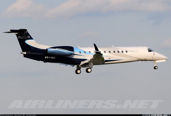 Governo brasileiro deve anunciar a venda de cerca de 25 aviões da Embraer para empresas aéreas chinesas na quinta-feira, durante visita do presidente da China, Xi Jinping; Marco Aurélio Garcia, assessor de Assuntos Internacionais da presidente Dilma Rousseff, disse na véspera que a venda de aviões e planos de parceria em projetos de infraestrutura no país, como ferrovias, estão entre os acordos a serem anunciados