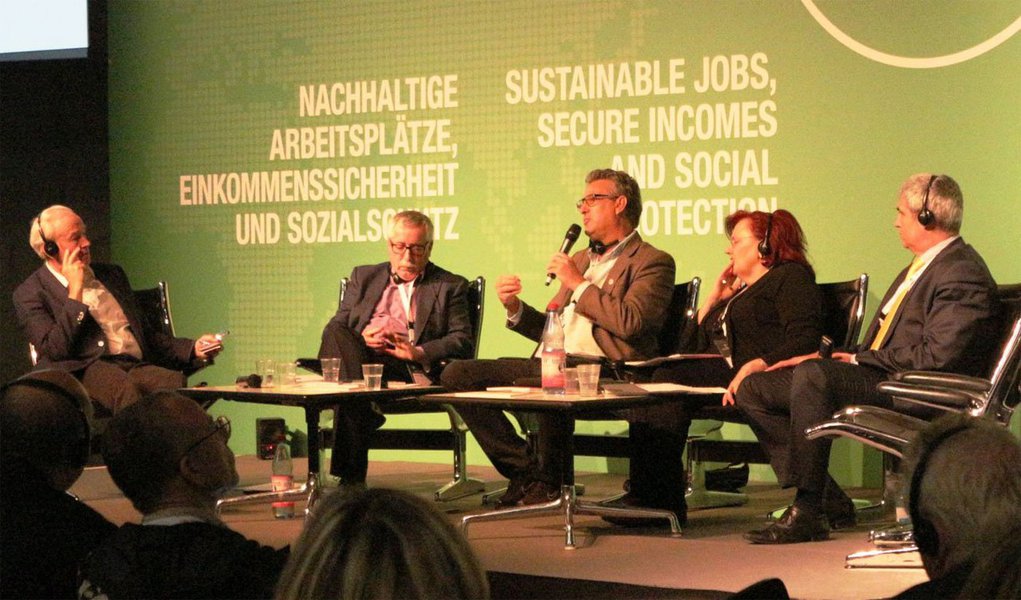 Crítica foi feita pelo secretário de Organização da Central, Jacy Afonso, durante o III Congresso da Confederação Sindical Internacional (CSI), em Berlim, na Alemanha; para ele, o jornal Financial Times e a revista The Economist, os dois britânicos, têm atuado contra os interesses do Brasil e do povo brasileiro ao buscar desestabilizar a economia