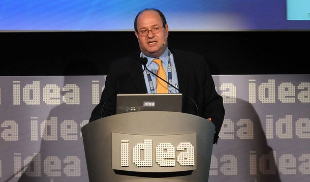 Economista-chefe e sócio do Itaú Unibanco, Ilan Goldfajn pinta quadro pessimista para o segundo trimestre, levando em consideração os indicadores para a produção industrial, a atividade do setor de serviços, a demanda por crédito e a confiança de empresários e consumidores; segundo ele, “as previsões para o resultado da competição são mais animadoras do que as econômicas, pelo menos para os que torcem pelo Brasil”