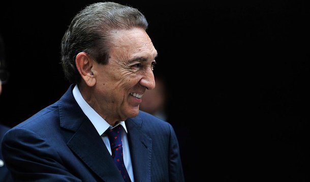 Ministro de Minas e Energia, Edison Lobão, descartou a possibilidade de reajuste na tarifa de energia elétrica e gasolina, alvos de críticas de Aécio Neves (PSDB) e Eduardo Campos (PSB), adversários da presidente Dilma Rousseff; “Não falo de algo que não existe”, disse