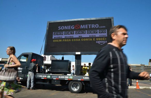 Segundo Sindicato Nacional dos Procuradores da Fazenda Nacional (Sinprofaz), a sonegação fiscal no país, de 1º de janeiro até o momento, foi doze vezes maior que os gastos com a Copa do Mundo de 2014. "É uma goleada que o Brasil infelizmente toma da sonegação de tributos", disse o presidente do sindicato. Além disso, estudo mostra que se não houvesse sonegação fiscal, o peso da carga tributária poderia ser reduzido em 28,2% mantendo-se o mesmo nível de arrecadação