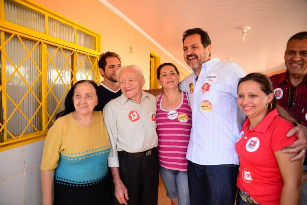 Governador do Distrito Federal afirma ter enfrentado "grave problema de comunicação" em seu governo, agora sanado com a mudança do comando especialmente da publicidade, em outubro passado, e garante que os eleitores irão se surpreender com o que tem a apresentar no horário eleitoral. Candidato à reeleição pelo PT, Agnelo Queiroz tem 19% das intenções de voto, segundo a última pesquisa do Datafolha, atrás de José Roberto Arruda (PR), com 35%, e à frente de Rodrigo Rollemberg (PSB), com 13% 
