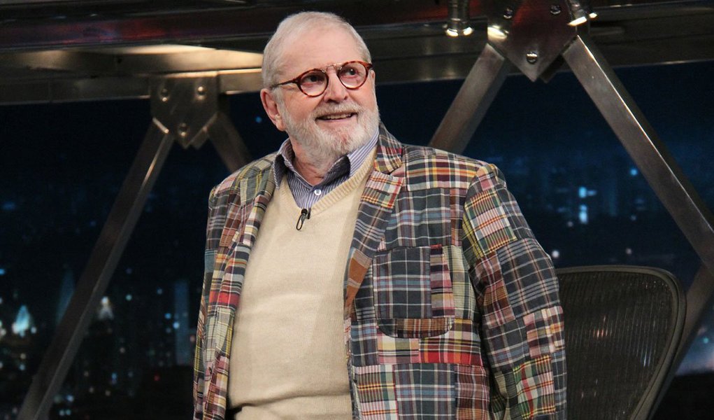 Apresentador, de 76 anos, foi hospitalizado na sexta-feira no Hospital Sírio Libanês, em São Paulo, para tratar da doença; de acordo com a direção de seu programa, o tratamento está evoluindo bem, com "ótima recuperação"