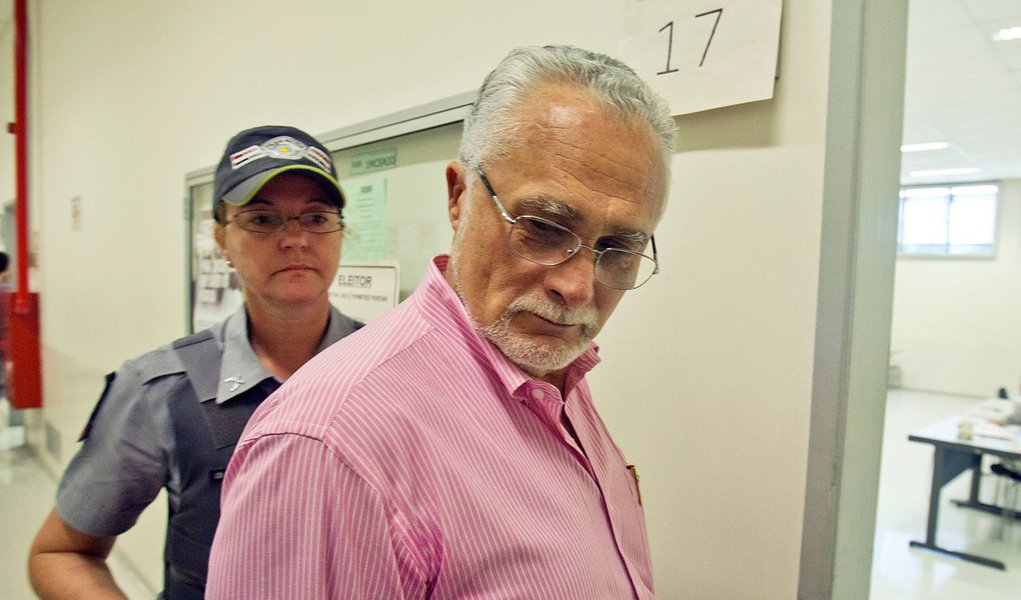 Audiência para formalizar a progressão do regime do ex-deputado, do semiaberto para o aberto, e que permitirá sua saída da penitenciária da Papuda para casa, será na terça-feira 12; na ocasião, o juiz vai comunicar a José Genoino as normas que ele deverá cumprir, como recolher-se das 21h às 5h, permanecer em casa aos domingos e feriados, não deixar o Distrito Federal sem autorização da Justiça e não ter contato com condenados no processo da Ação Penal 470