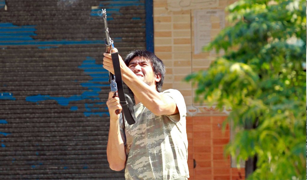 Militantes do grupo capturaram uma base aérea no nordeste da Síria durante o fim de semana, após dias de confrontos com o Exército, nos quais mais de 500 pessoas morreram, de acordo com o grupo de monitoramento Observatório Sírio de Direitos Humanos