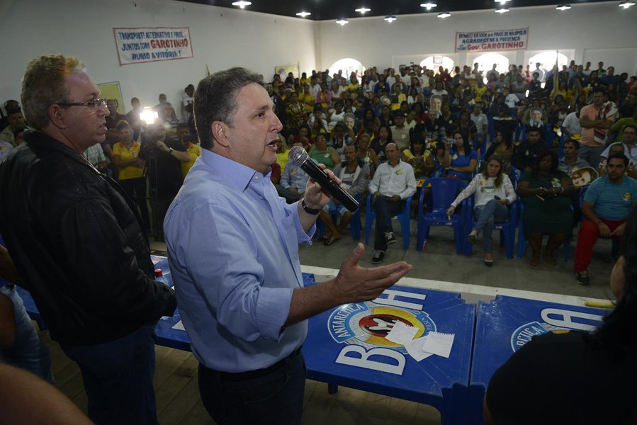 Ex-governador prometeu não perseguir trabalhador do transporte alternativo e denunciou ainda um esquema de financiamento de campanhas das empresas de ônibus; "Hoje existe uma caixinha na Fetranspor pra bancar campanha de deputado estadual, federal e governador. Eu não quero dinheiro deles e vou governar para o povo", afirmou