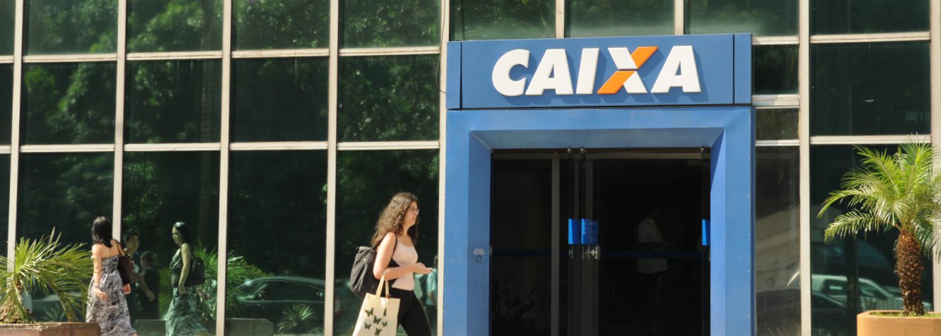 A suspeita de que servidores da Caixa Econômica no Maranhão, desviaram mais de R$ 500 milhões por meio de um esquema fraudulento de financiamento de imóveis levou a PF a cumprir 44 mandados judiciais; segundo as investigações os servidores criaram empresas fictícias em nome de parentes, que eram contratadas para prestar serviços como correspondentes bancários imobiliários, pelos quais recebiam comissões, mesmo os contratos sendo fechados nas próprias agências da Caixa, por pessoas ligadas ao esquema